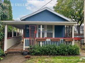 Building Photo - 7116 SE Steele St
