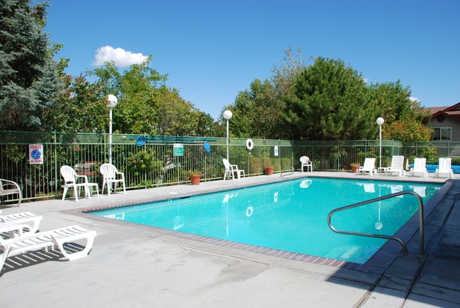 Piscina de temporada - On the Boulevard