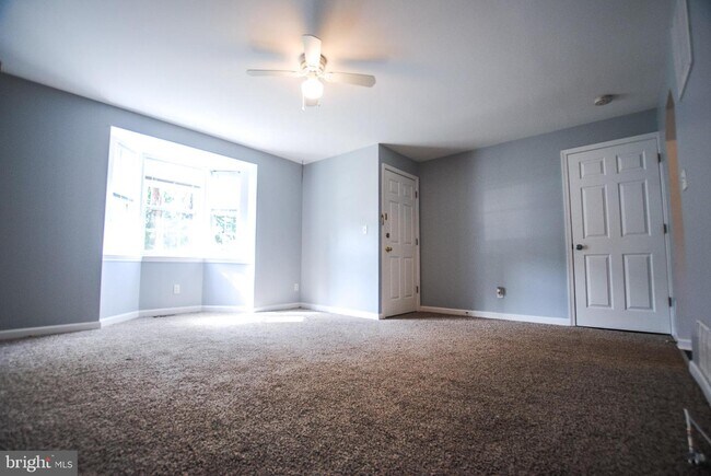 Foto del edificio - 6137 Parkway Dr