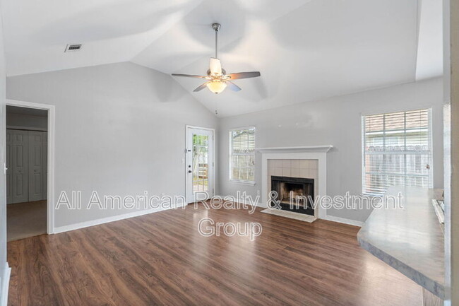 Foto del edificio - 1911 Summer Hills Ln