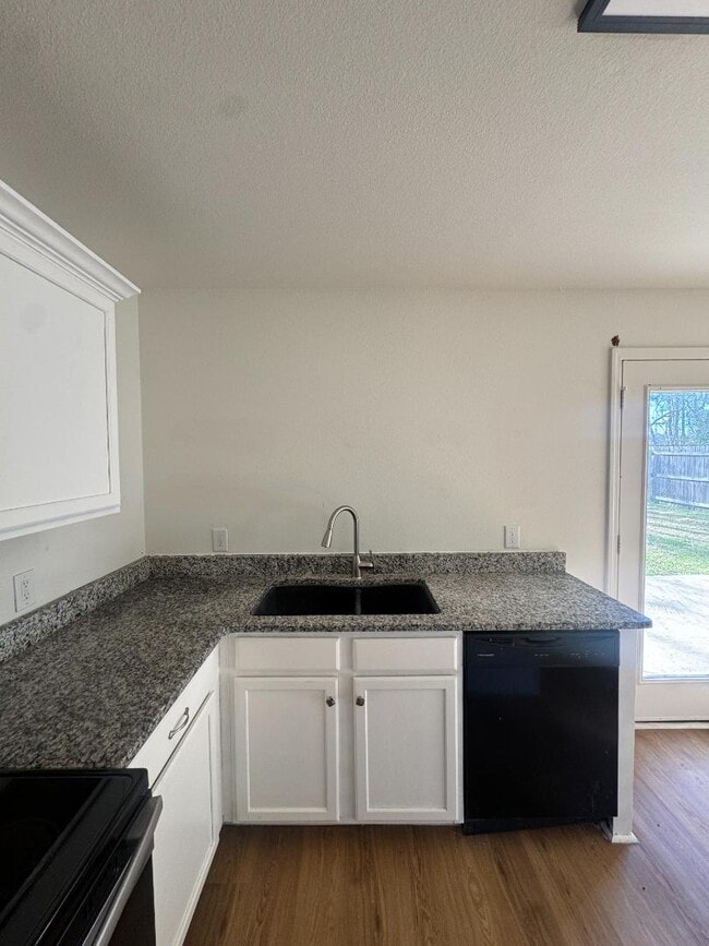 Foto del edificio - 172 Cloverbrook Dr