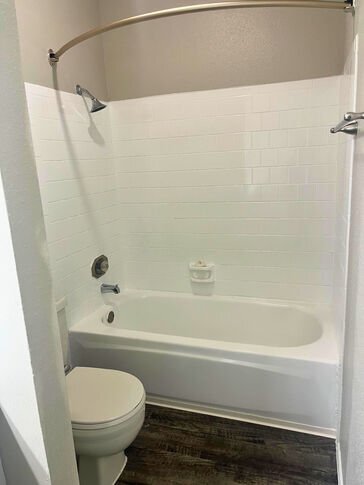 Foto del edificio - 10901 Meadowglen Ln
