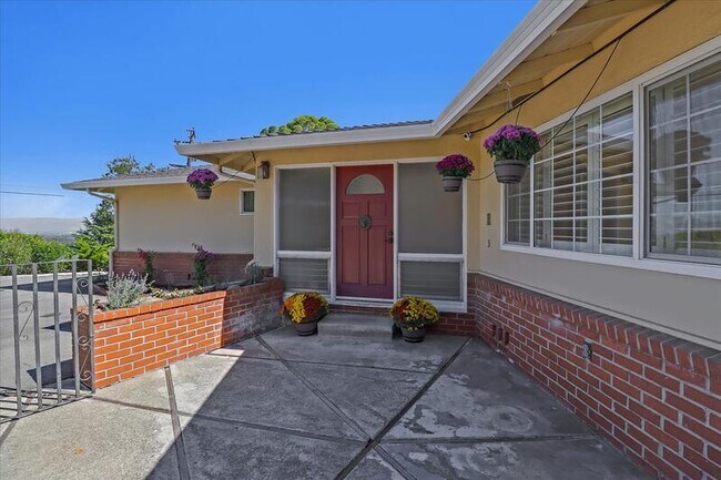 Foto del edificio - 21100 Sullivan Way