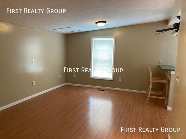 Building Photo - 1 Bedroom, 1 Bath Single Family Home for R...