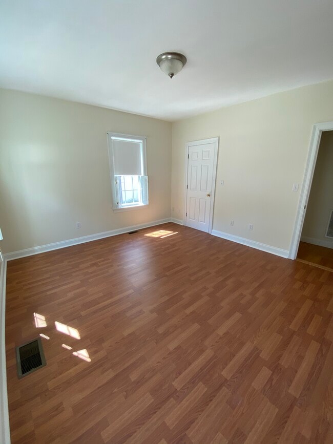 Building Photo - 213 Dana Ave