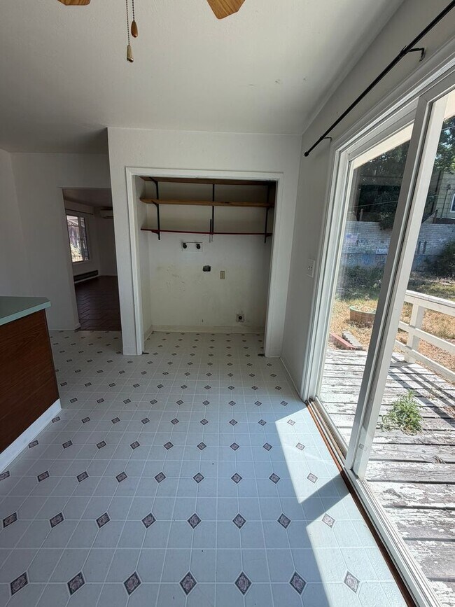 Foto del edificio - Two Bedroom, One Bathroom Home - Located near Sky Lakes and Oregon Tech!