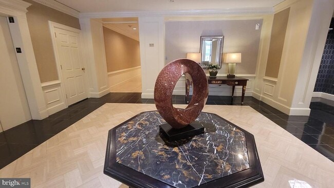 Building Photo - 10 E Lee St