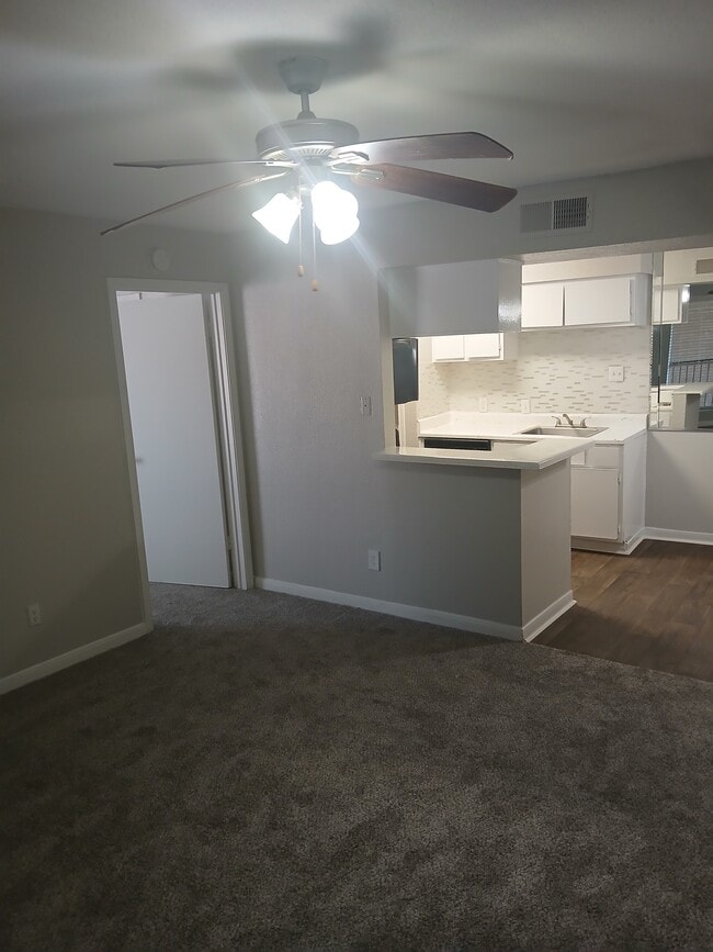 947 Sq. Ft. 2x2 Living Room and Dining - Spring Oaks Apartments