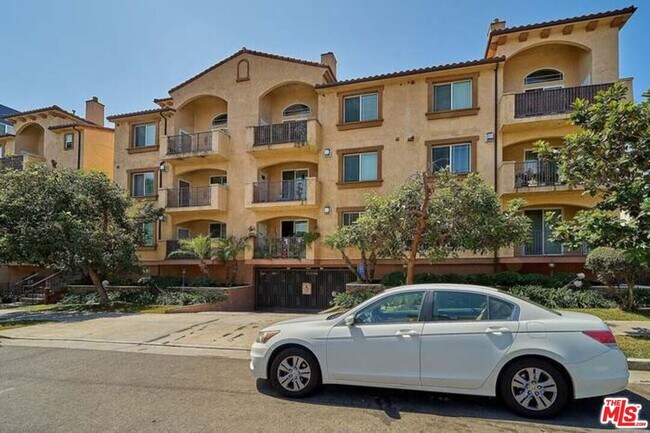 Foto del edificio - 5132 W Maplewood Ave
