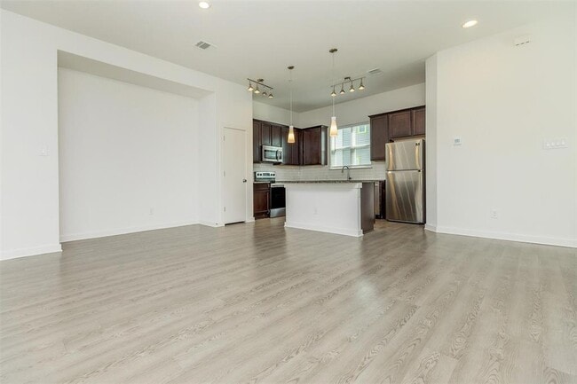 Building Photo - 428 Ozark Trl