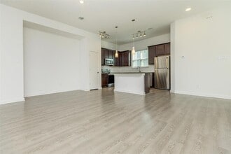 Building Photo - 720et Enchantment Trl