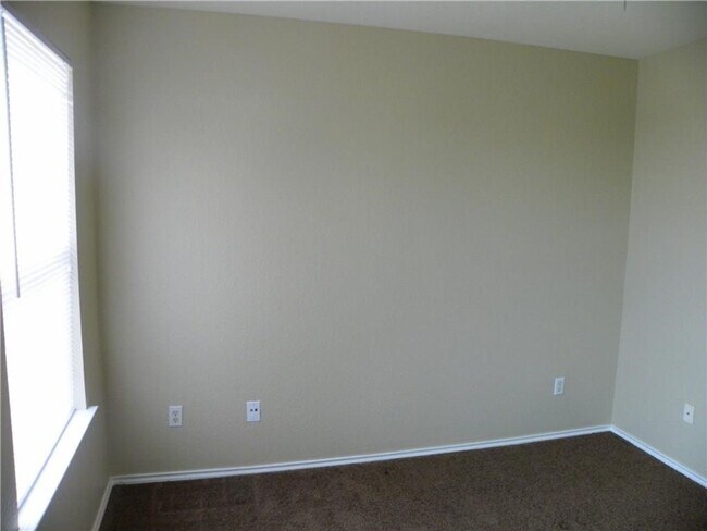 Foto del edificio - 13704 Harris Ridge Blvd