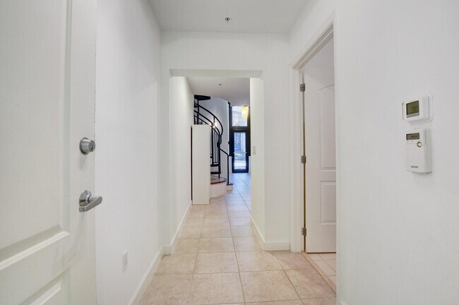 Building Photo - 801 S Olive Ave