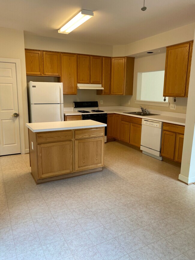 Building Photo - 14236 Madrigal Dr