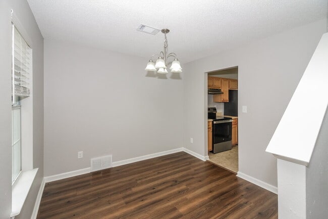 Building Photo - 1115 Scofield Dr