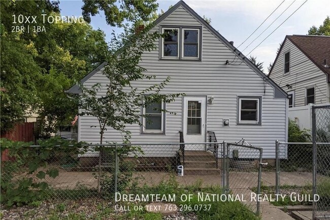 Building Photo - 1225 Estabrook Dr
