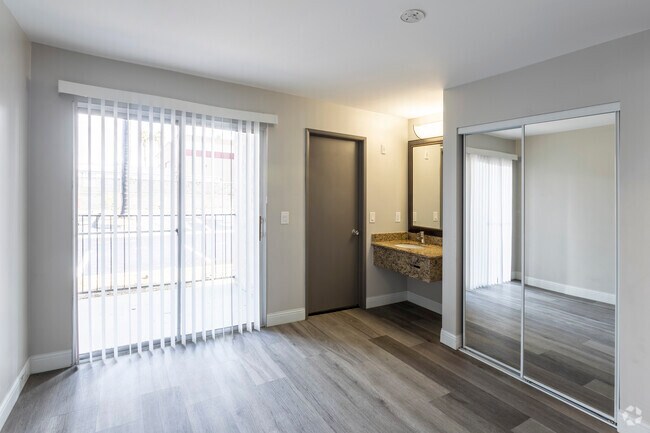 1 BR, 1 BA - 396 SF - The Presidio Apartments