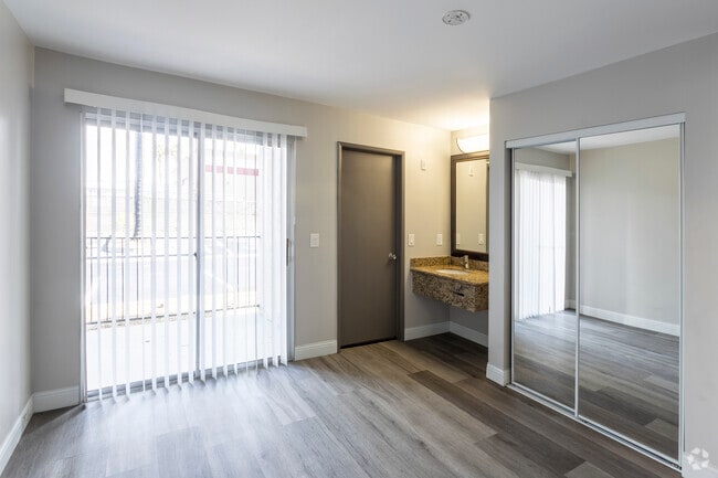 1 BR, 1 BA - 396 SF - The Presidio Apartments