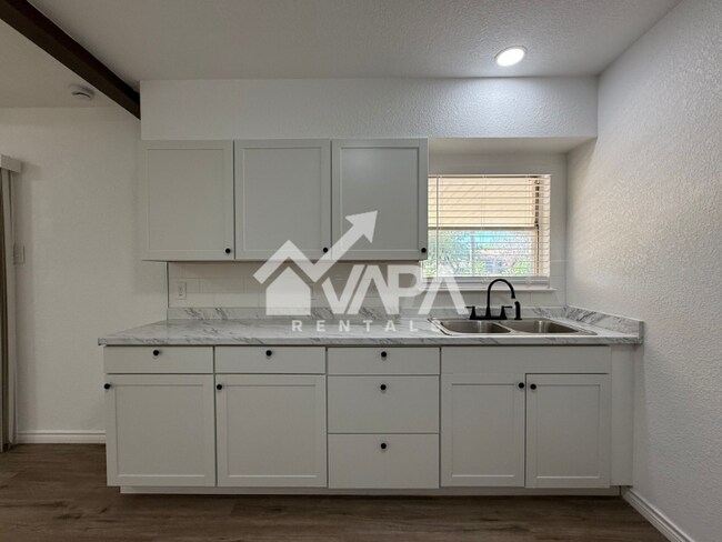 Building Photo - 4710 Bernadine Dr