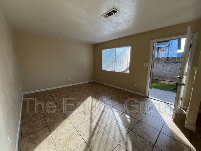 Building Photo - 93 N E St