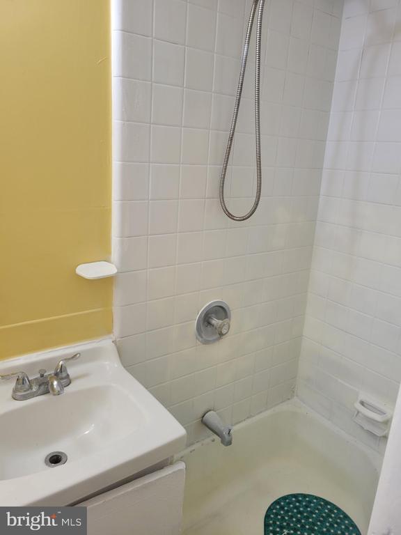 Building Photo - 512 Chain St