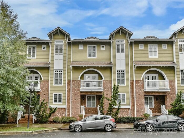 Primary Photo - Beautiful 3BD/2.5BA Townhome
