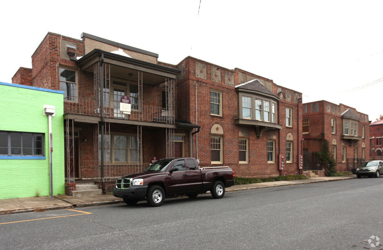Building Photo - 201 Summit Ave