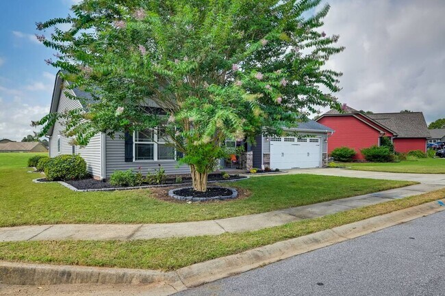 Building Photo - Ranch Home Convenient to Downtown Greenvil...