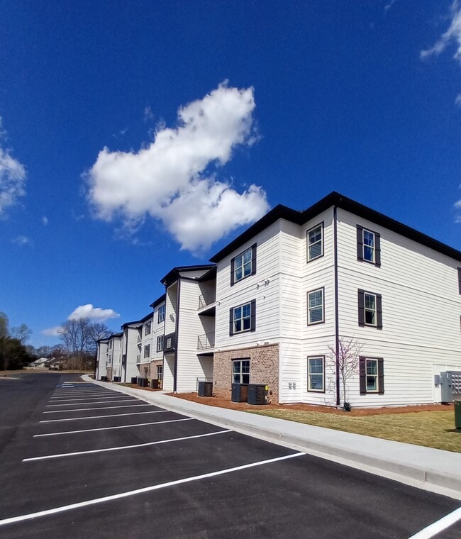 Pointe Grand Spartanburg 3011 Grand Creek Way Spartanburg, SC