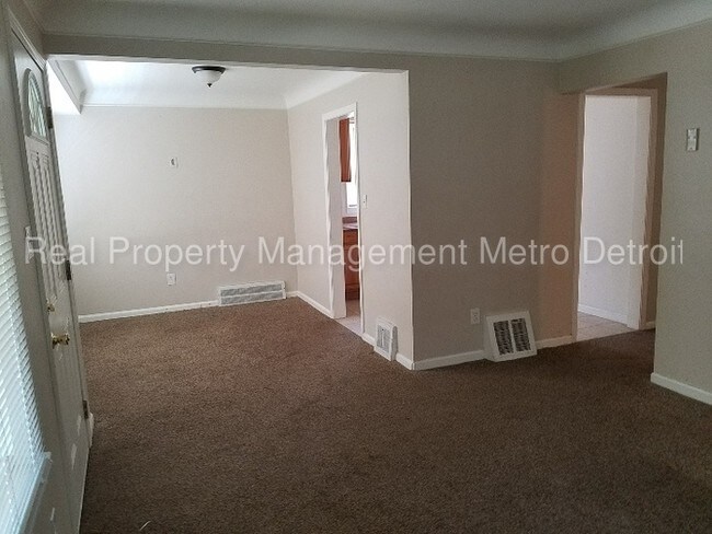 Building Photo - 3 Bedroom Bungalow !!!!!