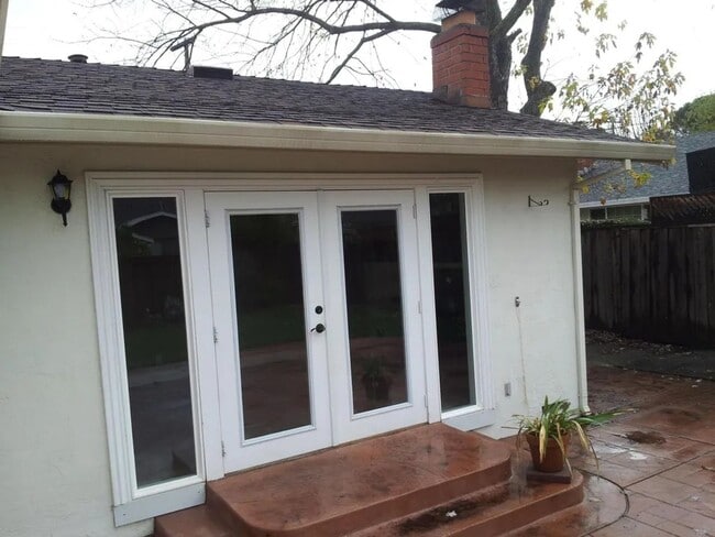 Foto del edificio - Charming 3-Bedroom Home in a Family Friend...