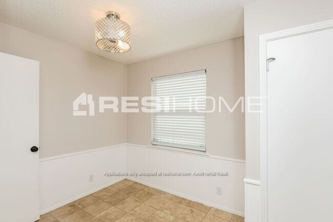 Building Photo - 506 Hawthorne Lane