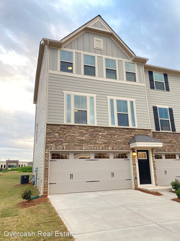 Foto principal - 3 br, 2.5 bath House - 105-A Helm Lane