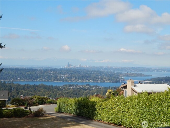 Foto del edificio - 5bd/5ba Bellevue Home