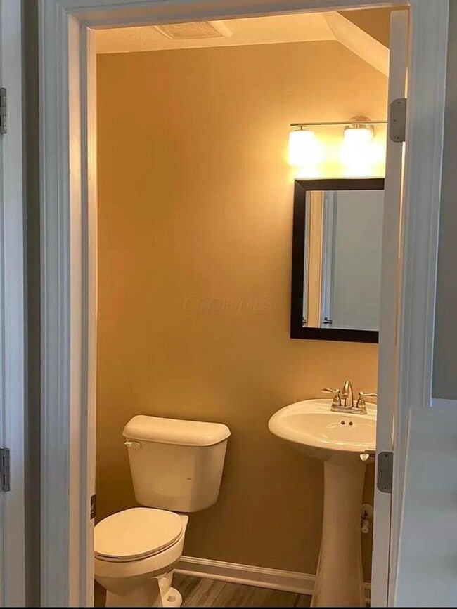 Building Photo - 249 Lake Cove Dr