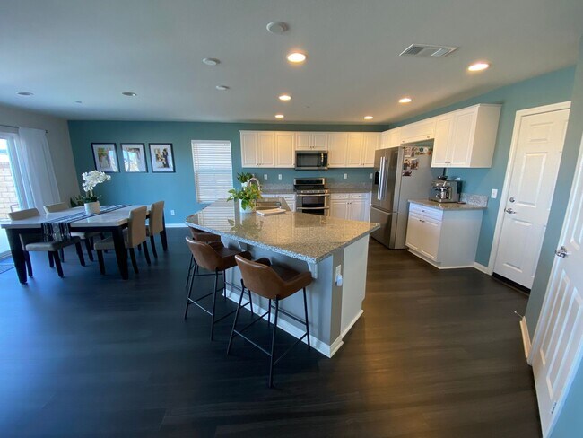 Building Photo - Ana Verde 3 bedroom