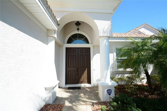 Building Photo - 16 Montilla Pl