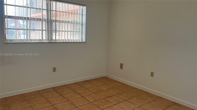 Foto del edificio - 120 W 9th St