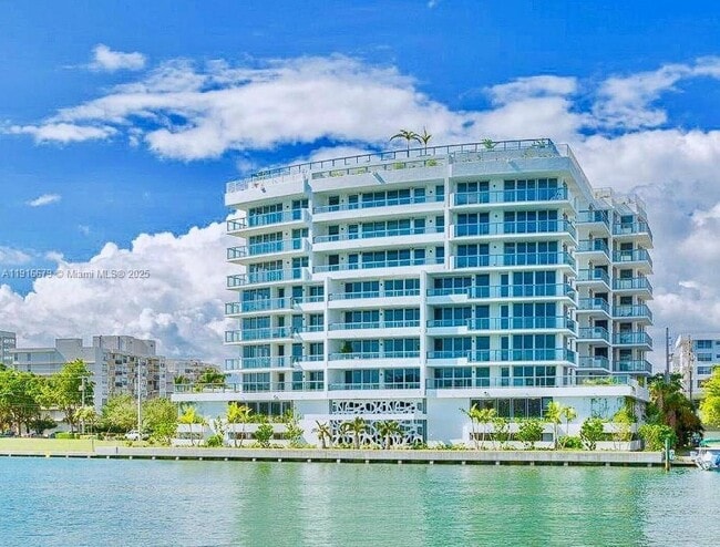 Foto del edificio - 9261 E Bay Harbor Dr