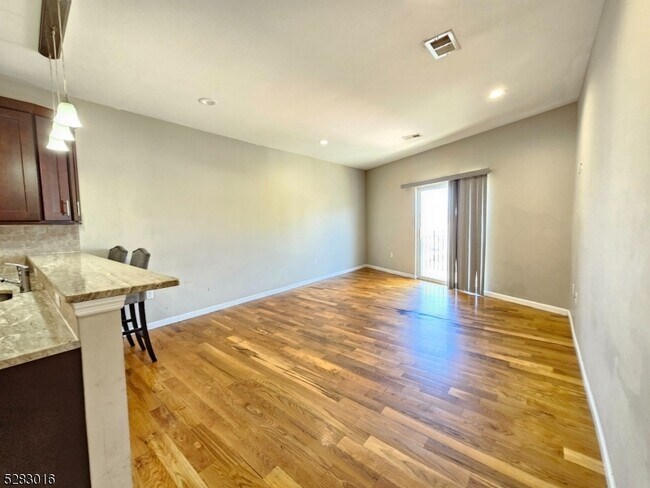 Foto del edificio - 804 Summer St