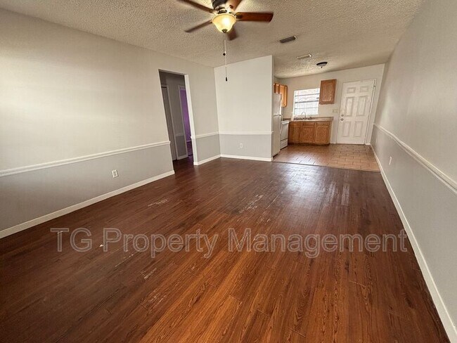 Foto del edificio - 8145 Cheryl Ann Ln