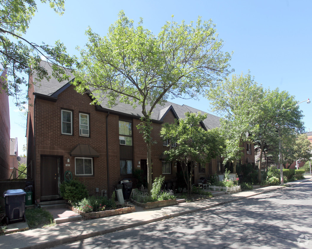 Primary Photo - 367-379 Melita Cres