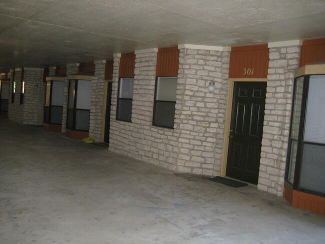 Building Photo - 2818 Nueces St