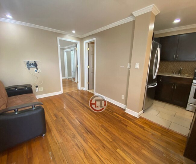 Foto del edificio - 2030 Mayflower Ave