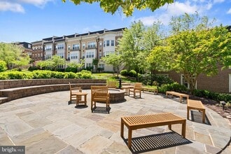 Building Photo - 500 Overlook Park Dr