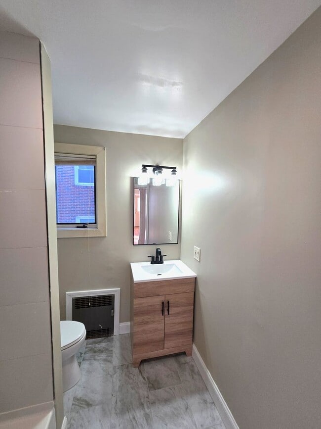 Building Photo - 848 Smith St