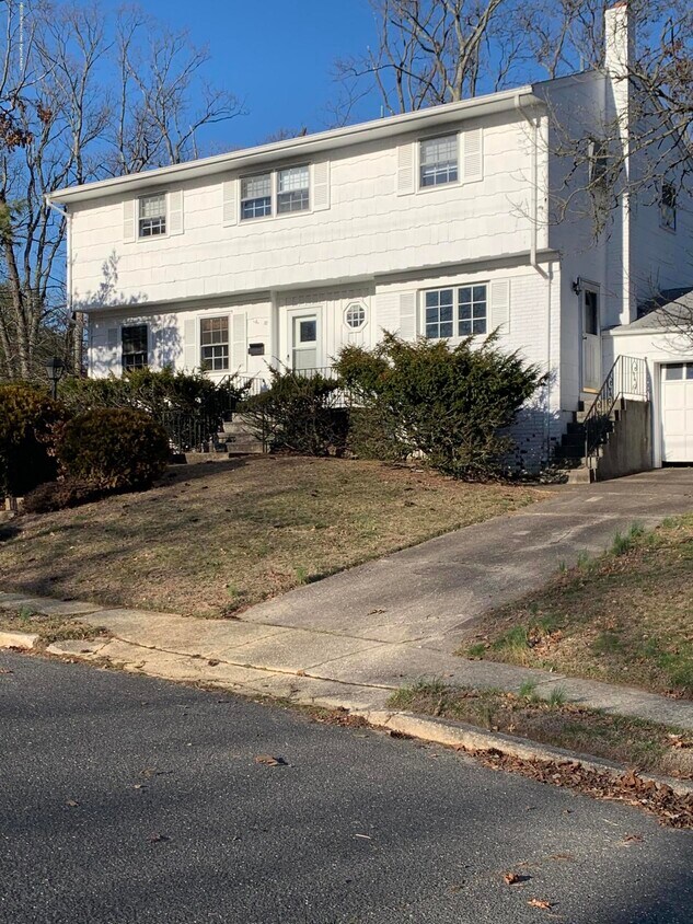 10 Roslyn Dr, Oakhurst, NJ 07755 House Rental in Oakhurst, NJ