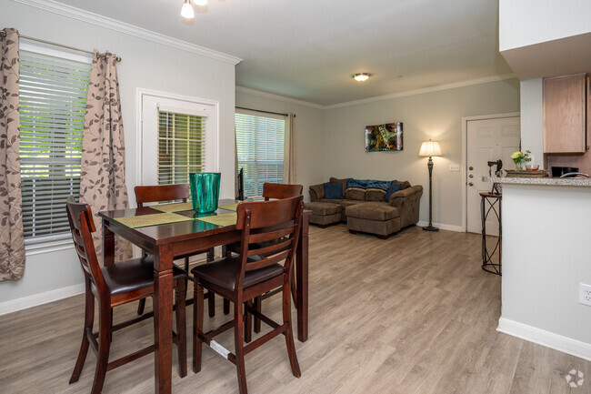 1BR, 1BA - Ascot - 750SF - Dining Room - Pinnacle Heights Apartments