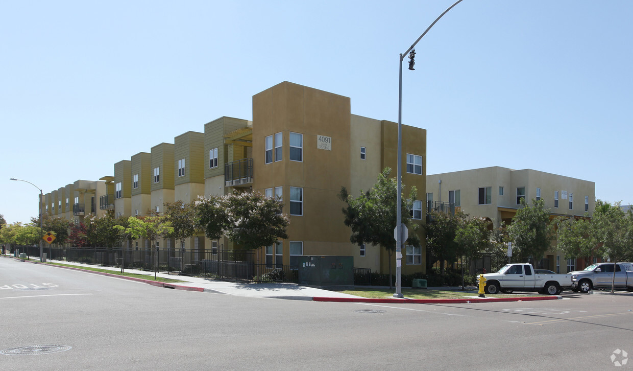 Primary Photo - Metro Villas Apartments