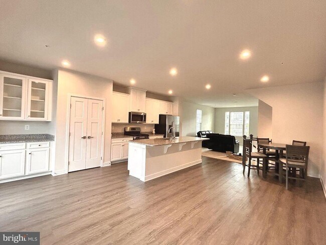 Foto del edificio - 16225 Picasso Aly